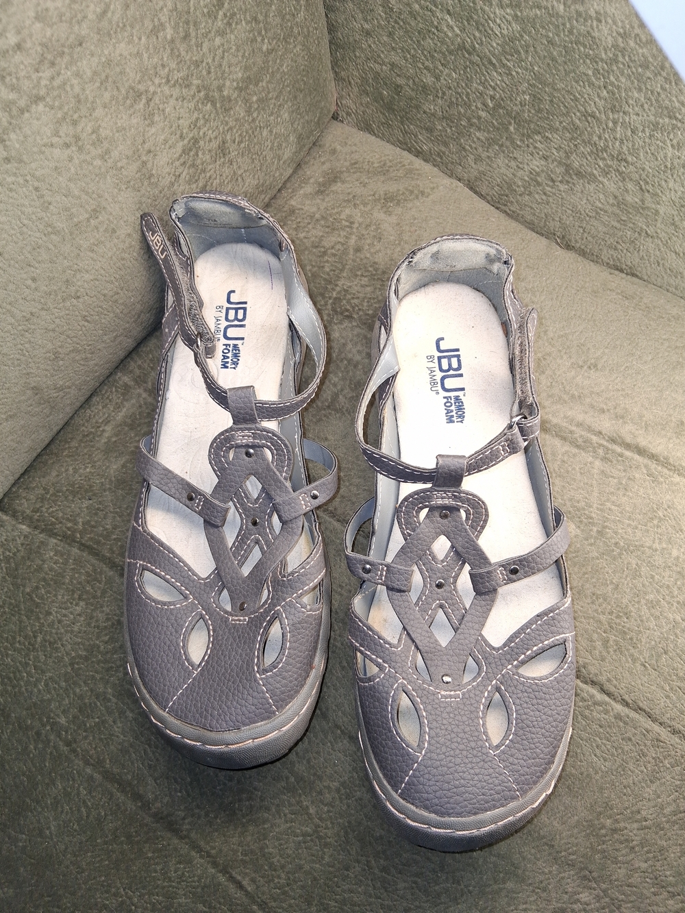 JBU Women's Gray Strappy Closed-Toe Sandals